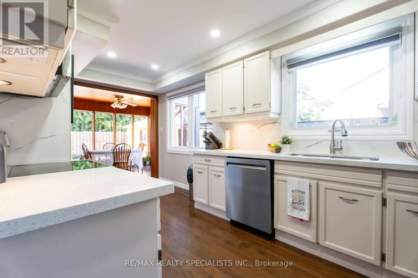 39 Parkside Drive — photo 11 of 40