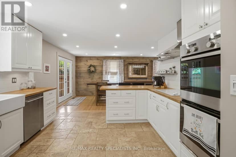 11 Kingsway Boulevard — photo 28 of 40