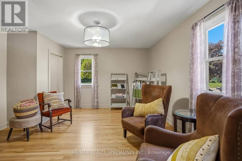 11 Kingsway Boulevard — photo 29 of 40