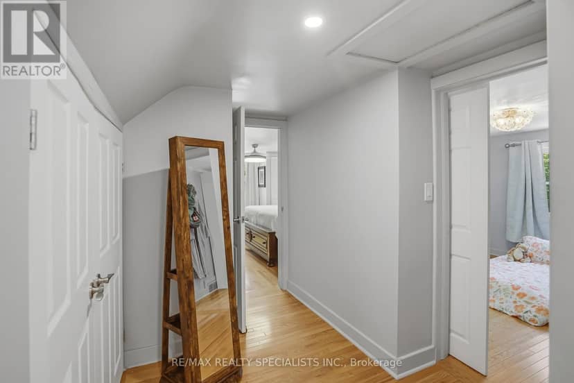 11 Kingsway Boulevard — photo 35 of 40