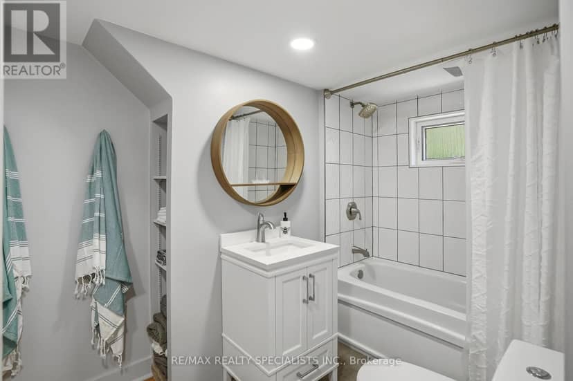 11 Kingsway Boulevard — photo 37 of 40