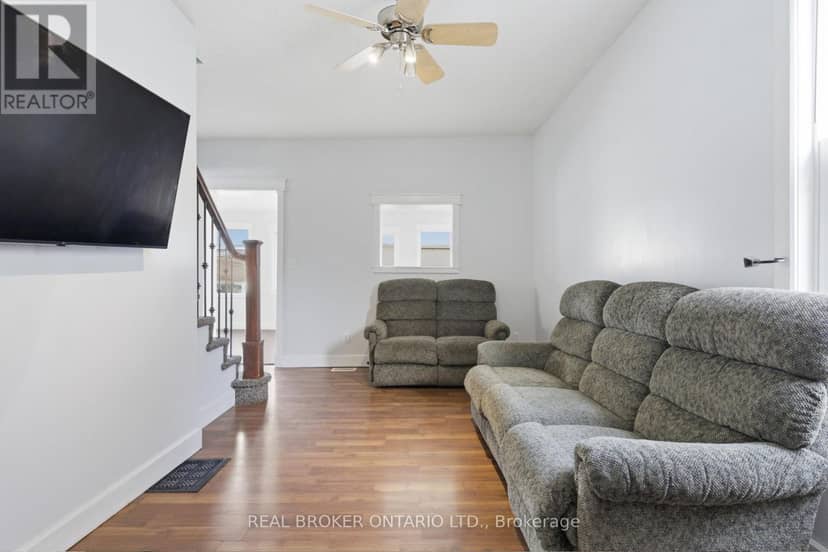 368 Wellington Avenue S — photo 7 of 39