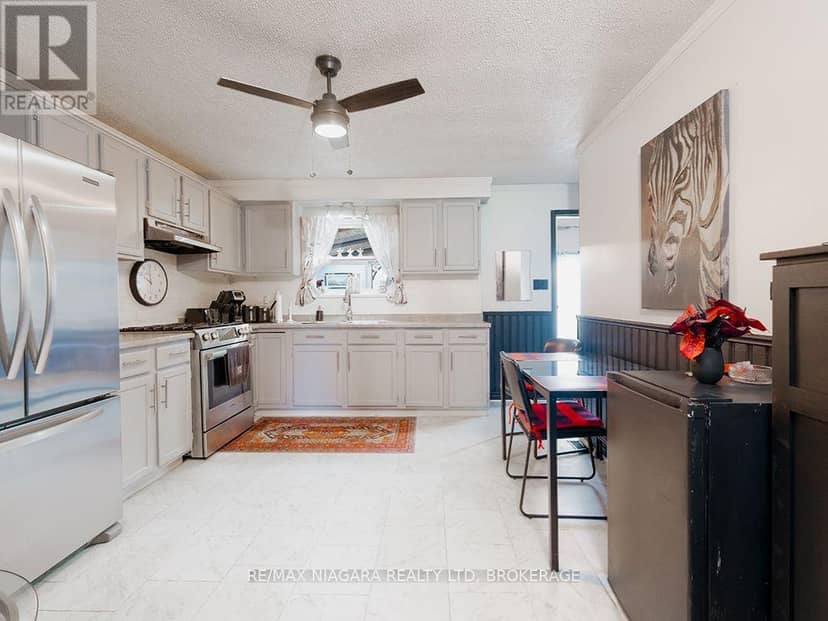137 Wellington Street — photo 8 of 40