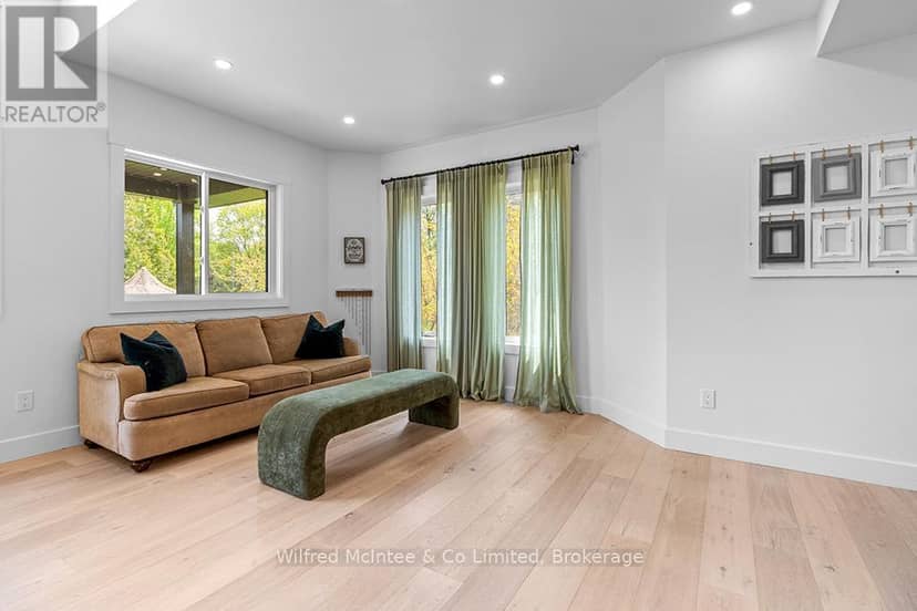 72 Victoria Street S — photo 17 of 40