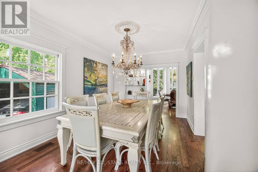30 Edgewood Crescent — photo 11 of 40