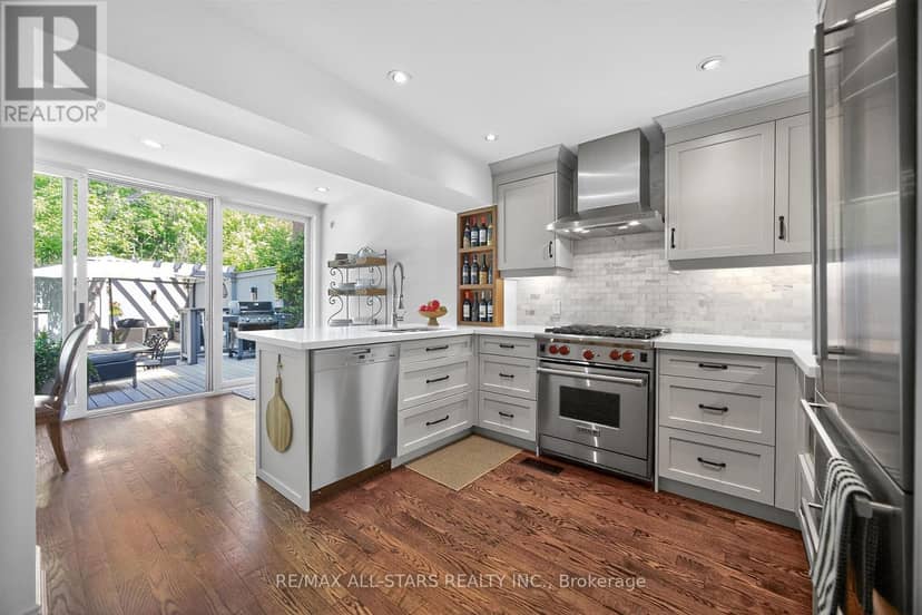 30 Edgewood Crescent — photo 13 of 40
