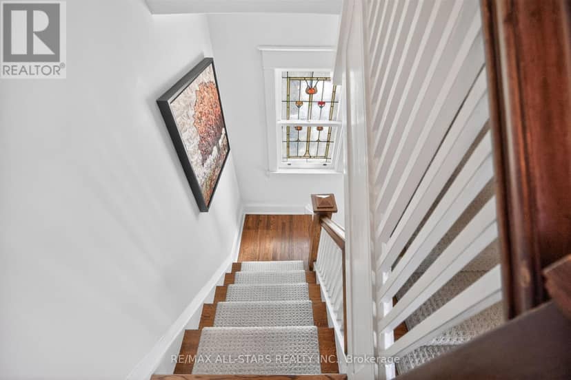 30 Edgewood Crescent — photo 20 of 40