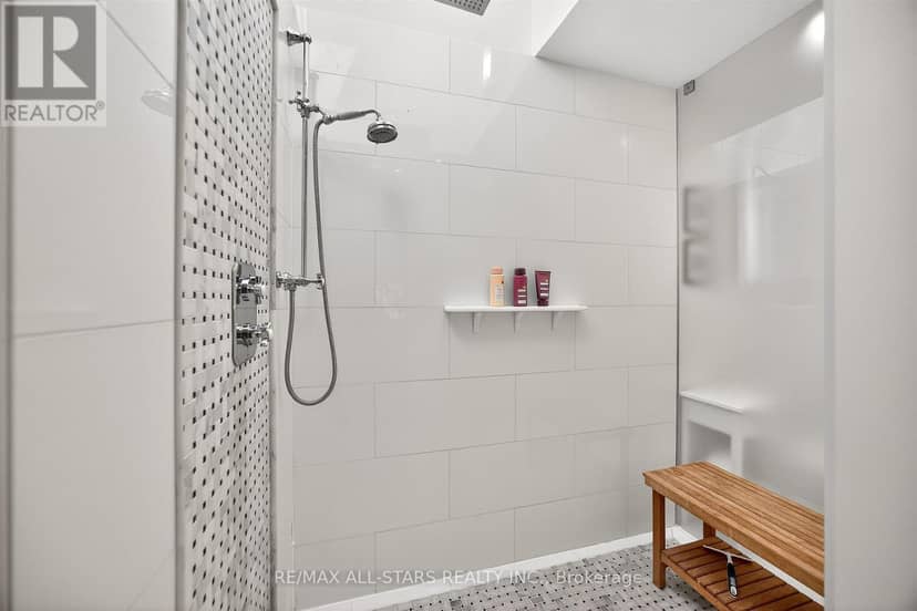 30 Edgewood Crescent — photo 28 of 40