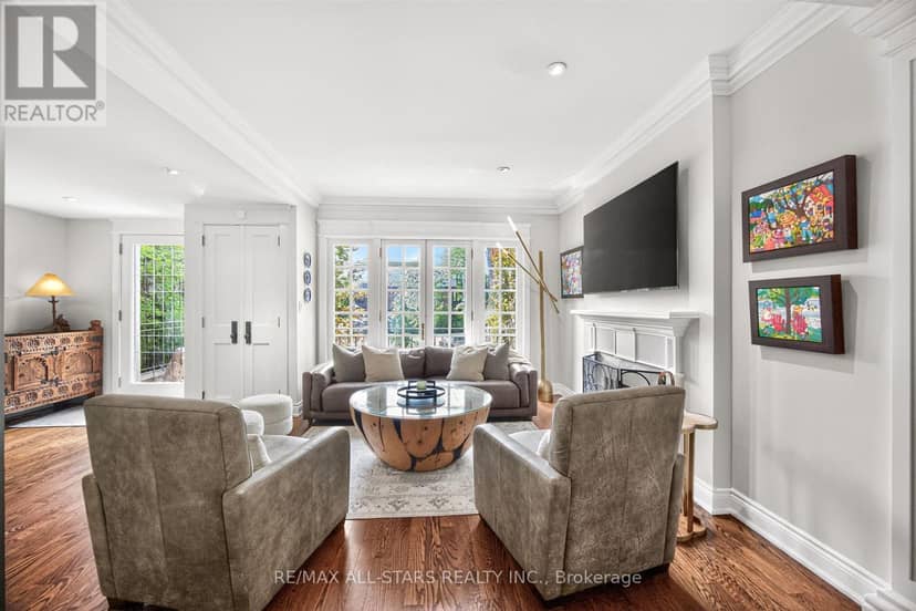 30 Edgewood Crescent — photo 7 of 40