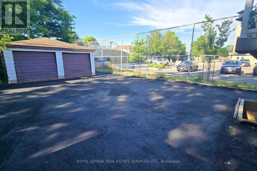 11 Dennis Avenue — photo 15 of 17
