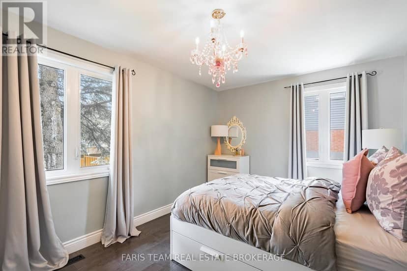 10 Karen Crescent — photo 14 of 35