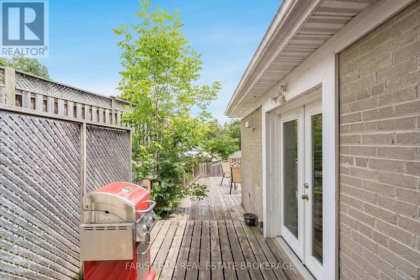 10 Karen Crescent — photo 28 of 35