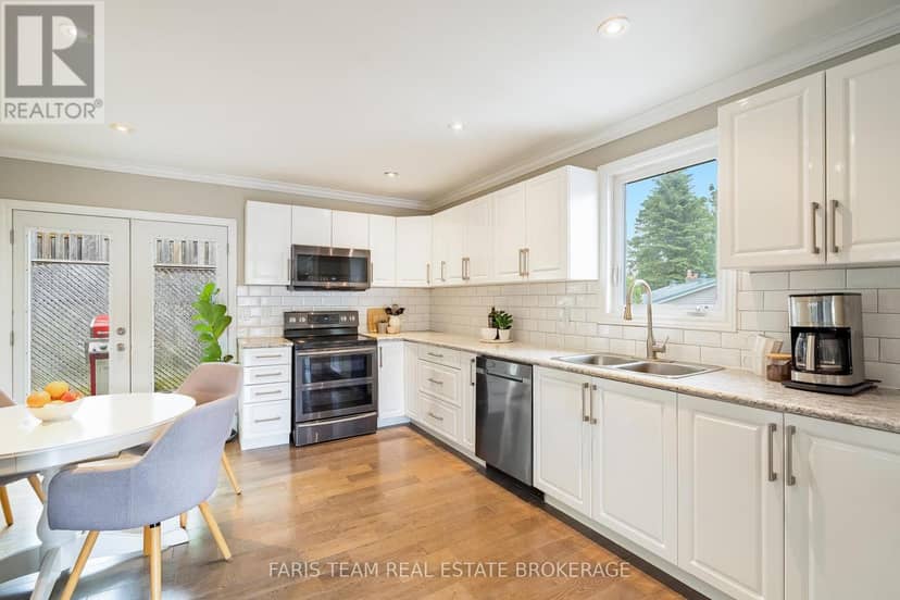 10 Karen Crescent — photo 5 of 35