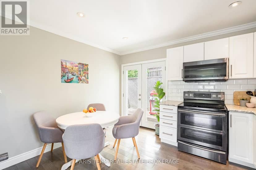 10 Karen Crescent — photo 9 of 35