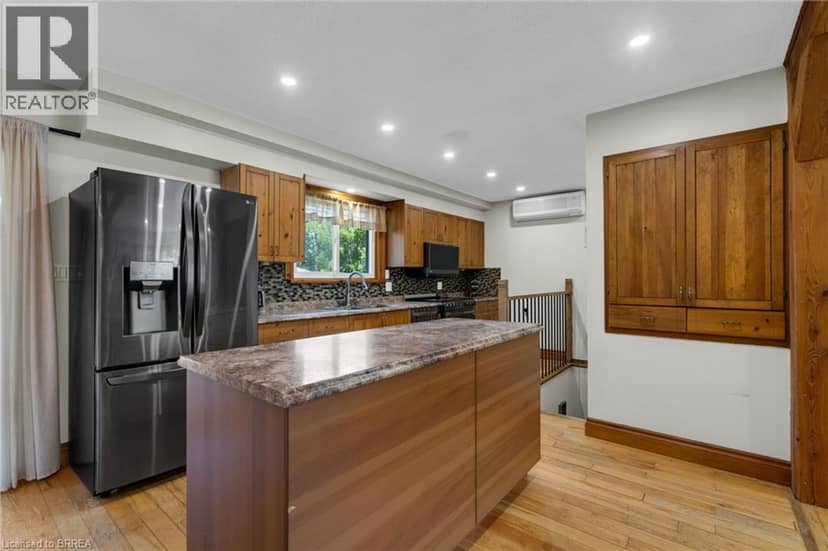 212 HAMILTON Drive — photo 11 of 38