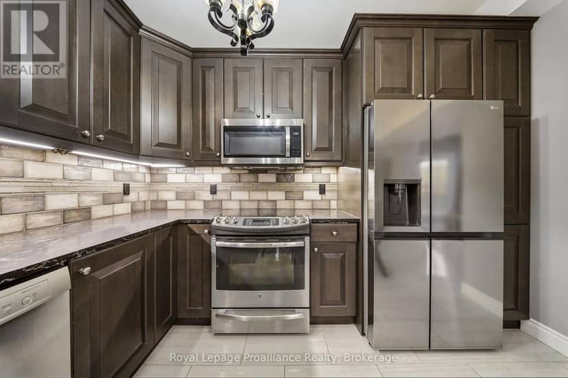 32 Walnut Crescent — photo 17 of 40