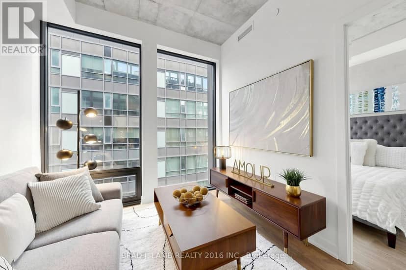808 - 284 King Street E — photo 4 of 21