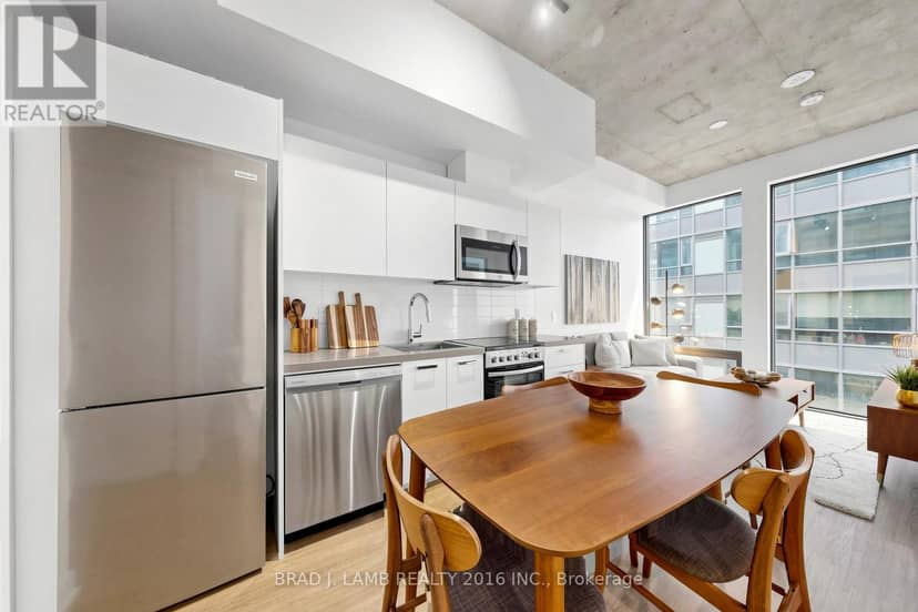 808 - 284 King Street E — photo 6 of 21