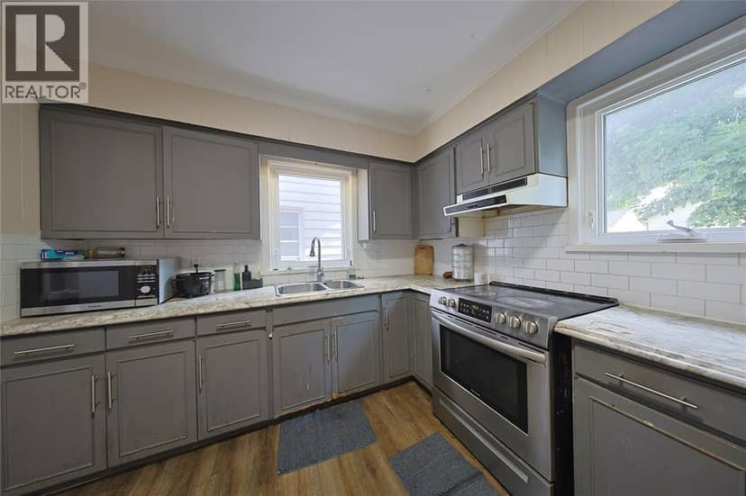 196 BROCK STREET North — photo 7 of 16