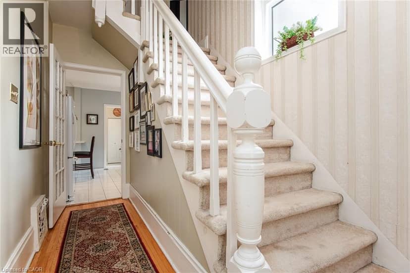 32 SAMUEL Street — photo 9 of 40