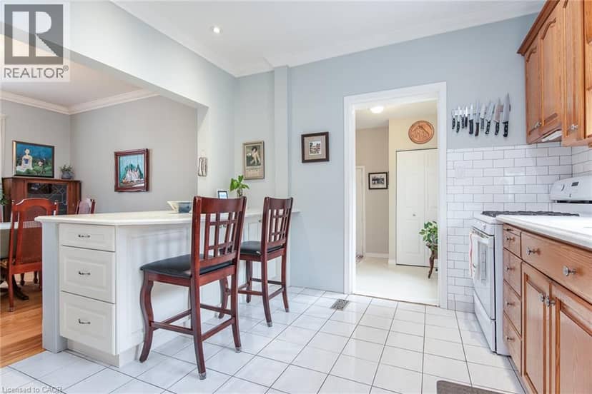 32 SAMUEL Street — photo 11 of 40