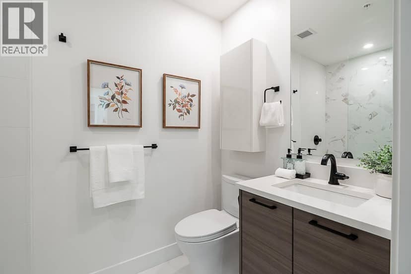 202 422 Lakewood Drive, Vancouver, photo 4