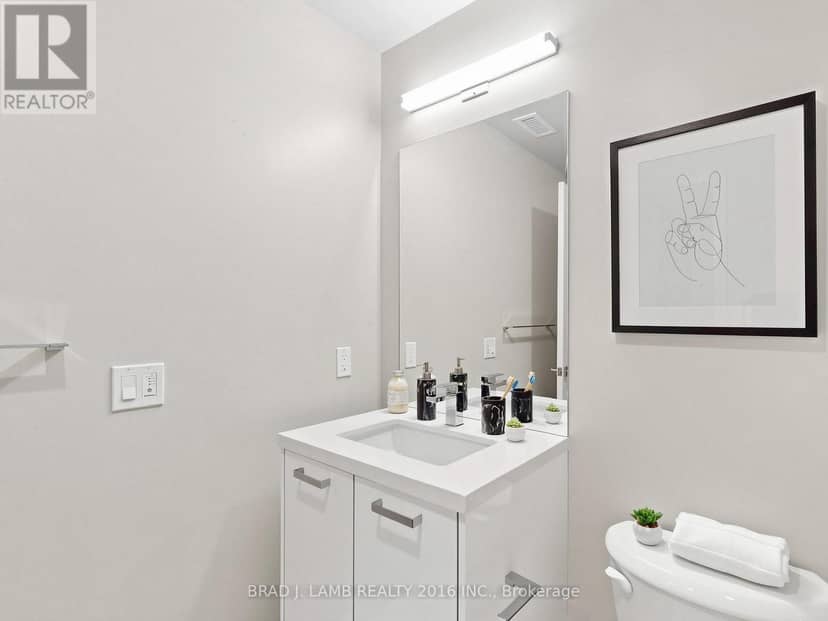 505 - 284 King Street E — photo 33 of 40