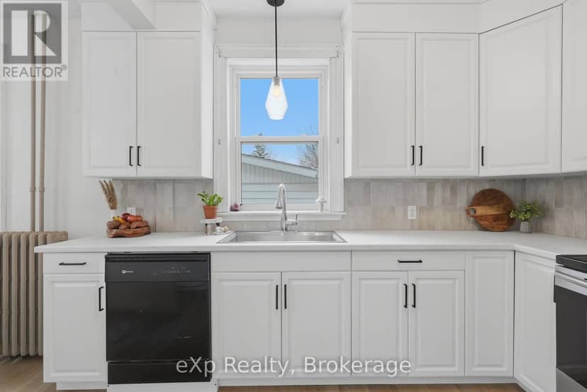 255 Waterloo Street — photo 18 of 40
