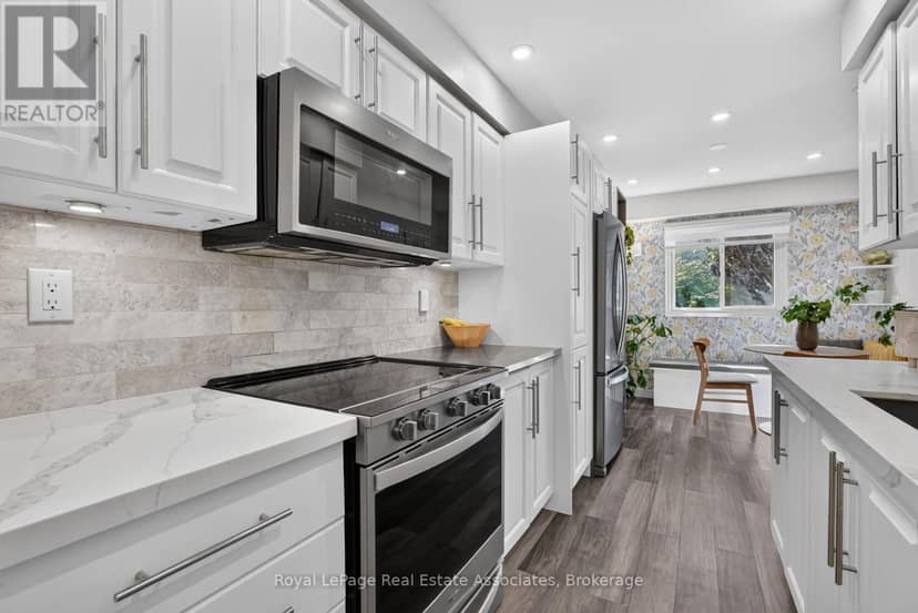 8 - 59 Maple Avenue — photo 15 of 40