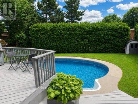 27 Radford Crescent — photo 11 of 13