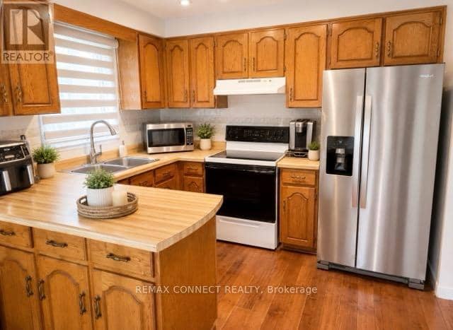 27 Radford Crescent, Markham, photo 2