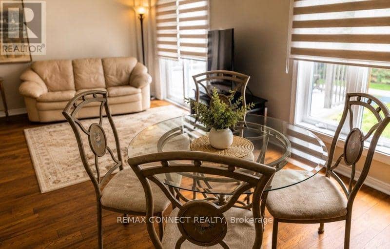 27 Radford Crescent, Markham, photo 4