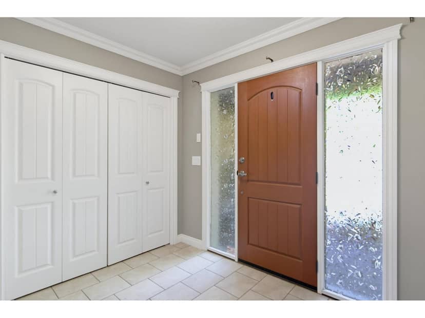 8886 EMIRY STREET, Mission, photo 3