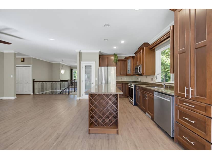 8886 EMIRY STREET, Mission, photo 8