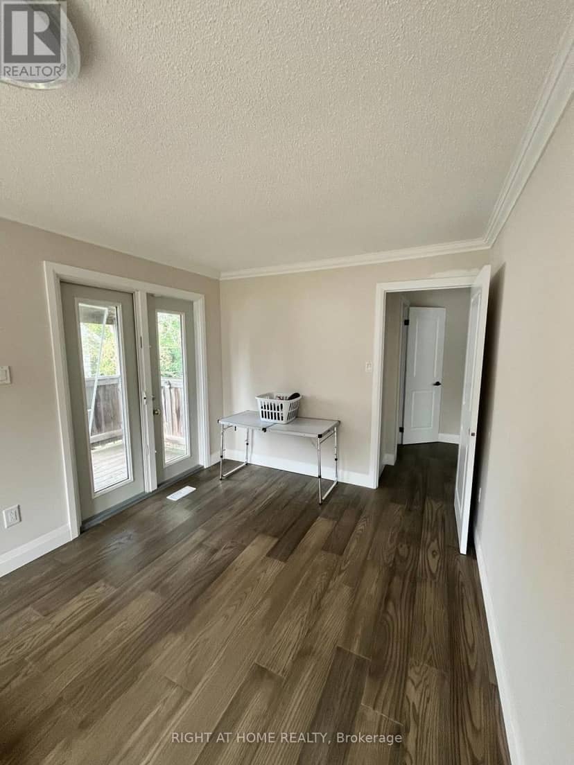 379 The Queensway Road S — photo 8 of 18