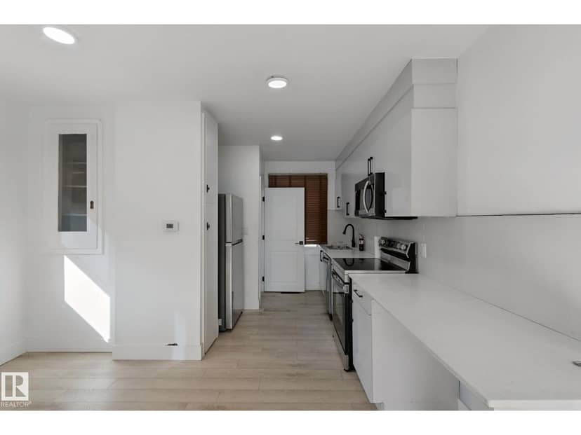 11914 124 ST NW — photo 12 of 40