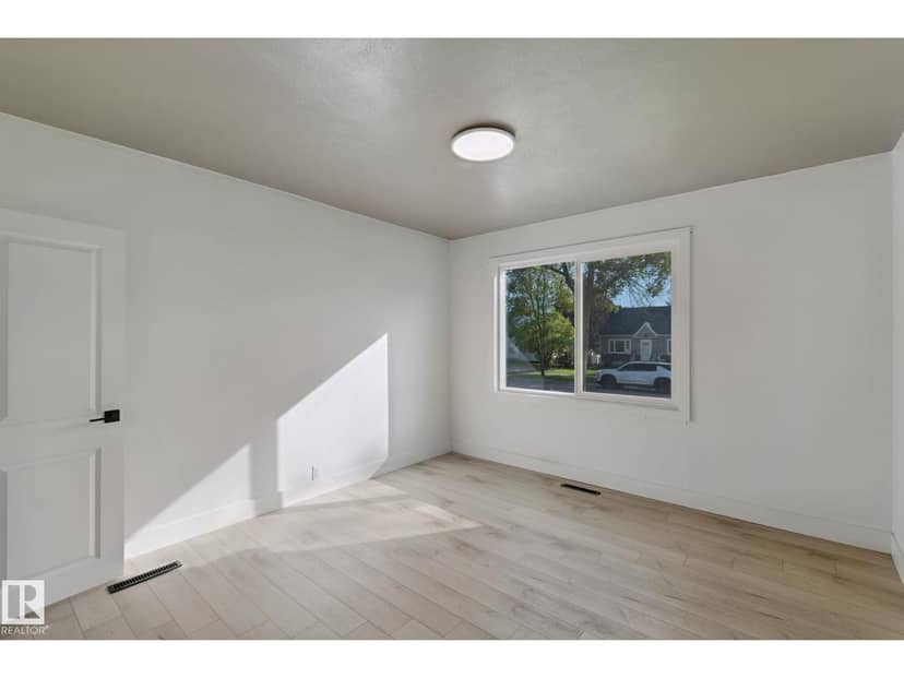11914 124 ST NW — photo 17 of 40