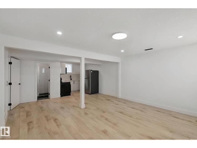 11914 124 ST NW — photo 35 of 40