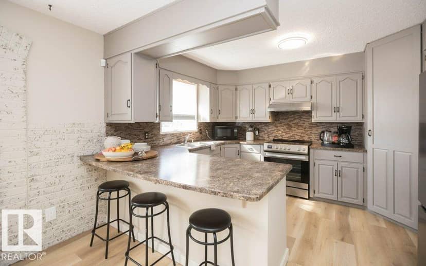10737 108A AV — photo 13 of 40