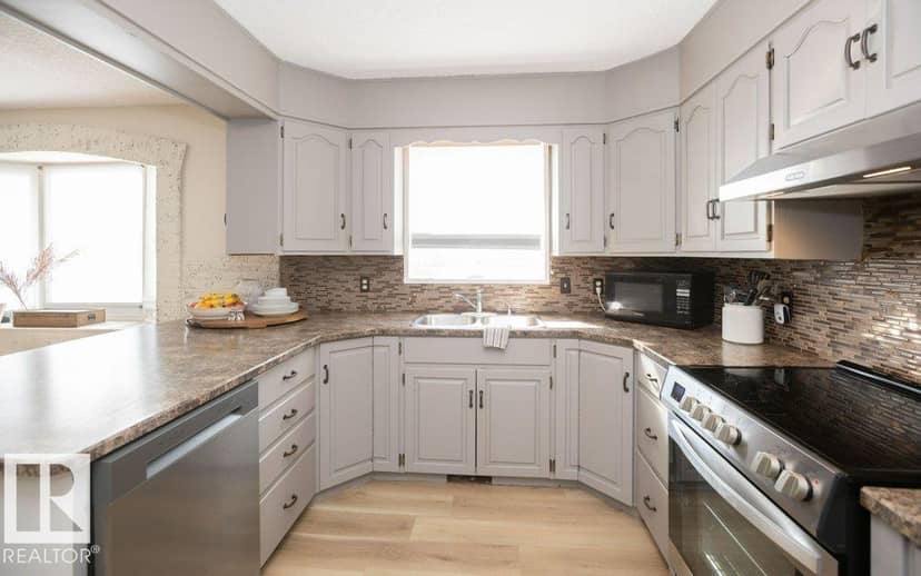 10737 108A AV — photo 14 of 40