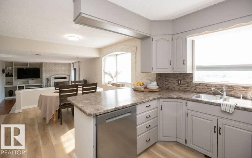10737 108A AV — photo 15 of 40
