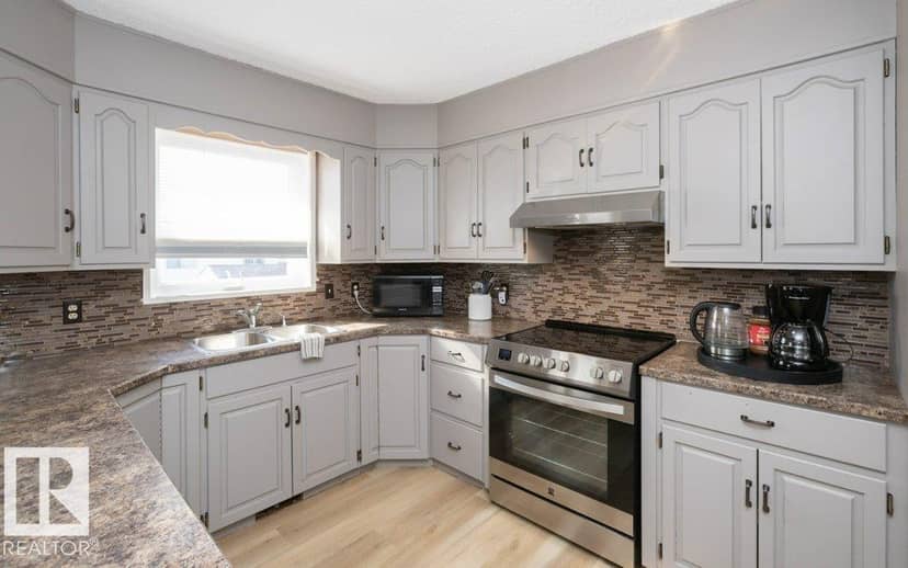 10737 108A AV — photo 18 of 40