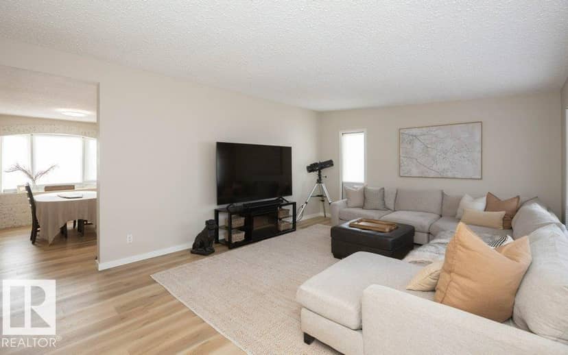 10737 108A AV — photo 9 of 40