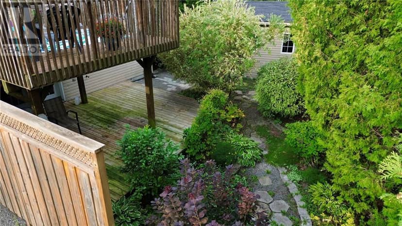 32 Timber Ridge Court — photo 3 of 21