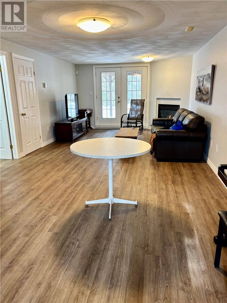 32 Timber Ridge Court — photo 18 of 21