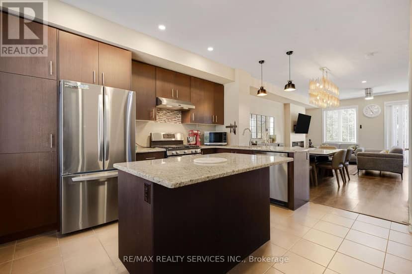 411 Hardwick Common — photo 18 of 40