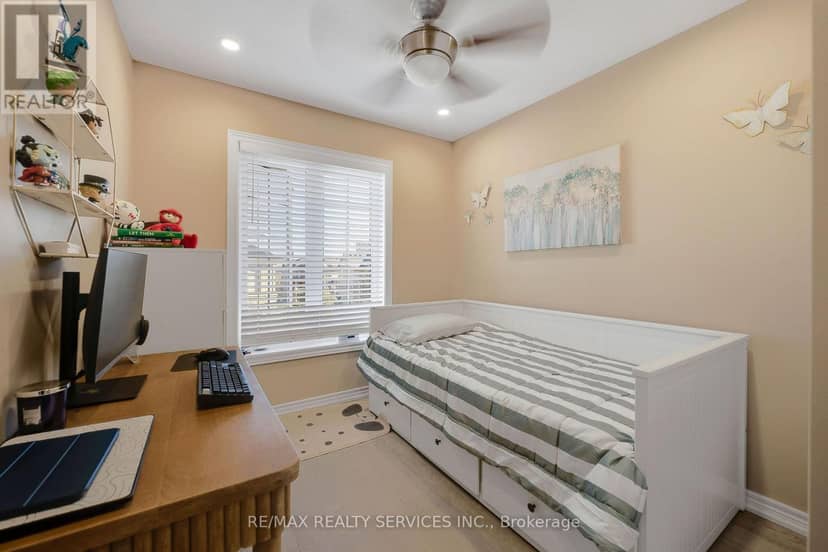 411 Hardwick Common — photo 30 of 40