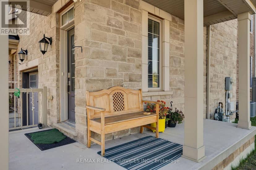 411 Hardwick Common — photo 4 of 40