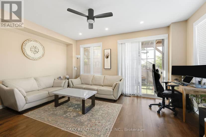 411 Hardwick Common — photo 8 of 40