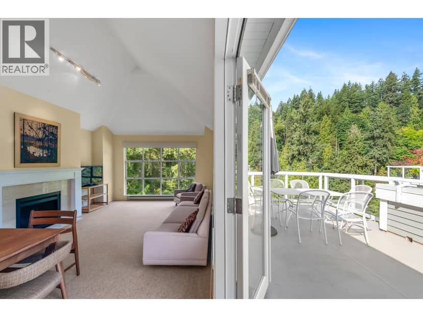 303 3373 CAPILANO CRESCENT, North Vancouver